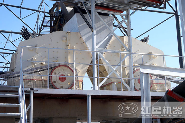 反擊式破碎機作業(yè)現場